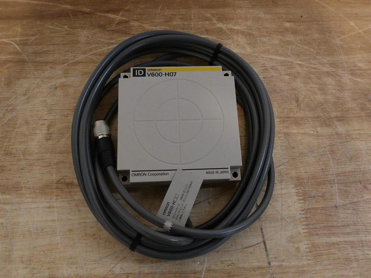 OMRON V600-H07 SENSOR HEAD W/ CABLE, #3241022G NIB