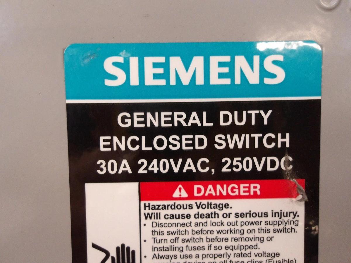 Used SIEMENS 30 AMP SAFETY SWITCH 240VAC/250VDC, #771044G NEW