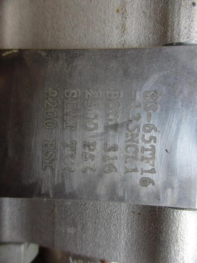 Used WHITEY 1" STAINLESS BALL CONTROL VALVE, #917306J NEW (WEATHERED)