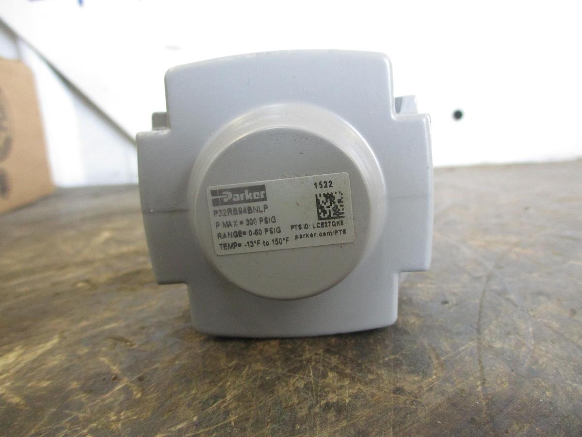 PARKER P32RB94BNLP COMPACT PNEUMATIC AIR PRESSURE REGULATOR