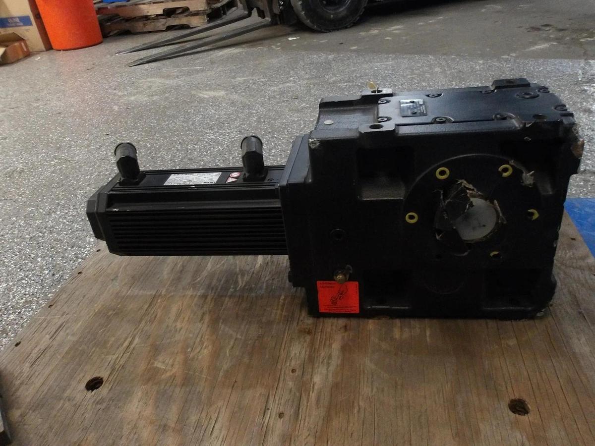 Used LENZE GKS06-3A GEARMOTOR, RATIO 42.4:1, HP 2.3, #213835G NEW