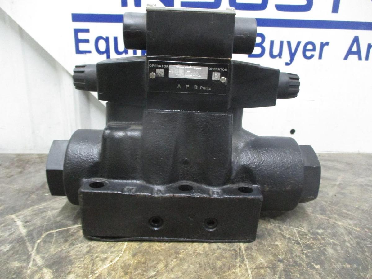 Used PARKER D61VW2C1Y40 HYDRAULIC DIRECTIONAL CONTROL VALVE, #8261029J USED