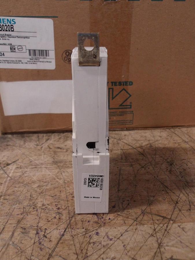 SIEMENS 20 AMP BREAKER, 277 V, SINGLE POLE, #79956G NIB