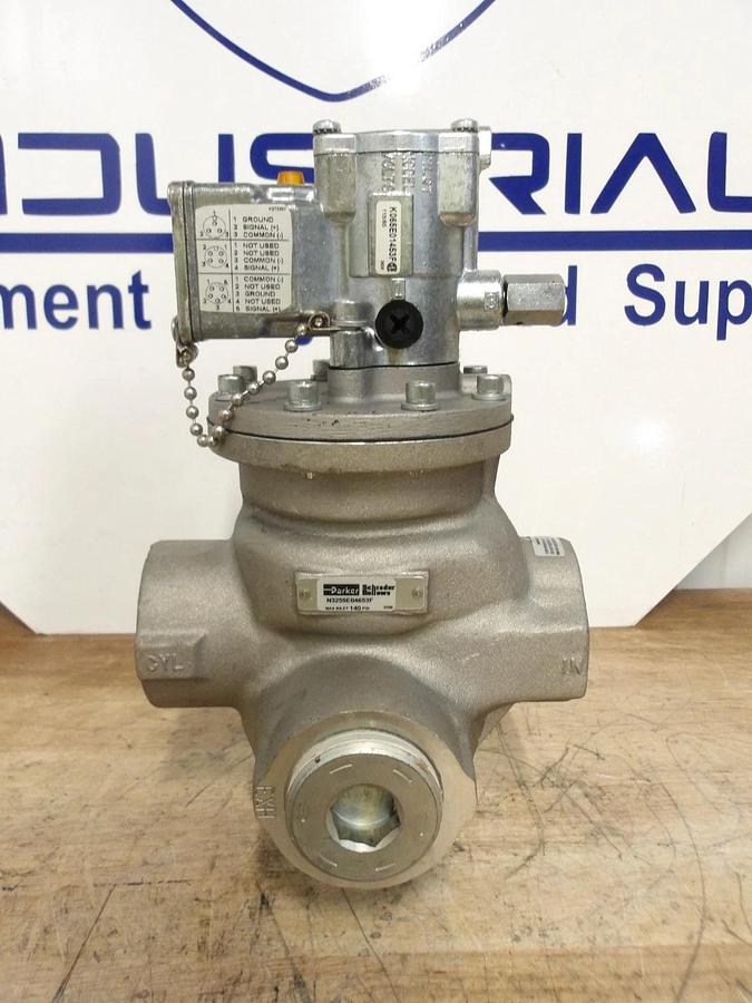 Used PARKER N3259E04653F PNEUMATIC SOLENOID VALVE 1-1/2", #6201015G NEW