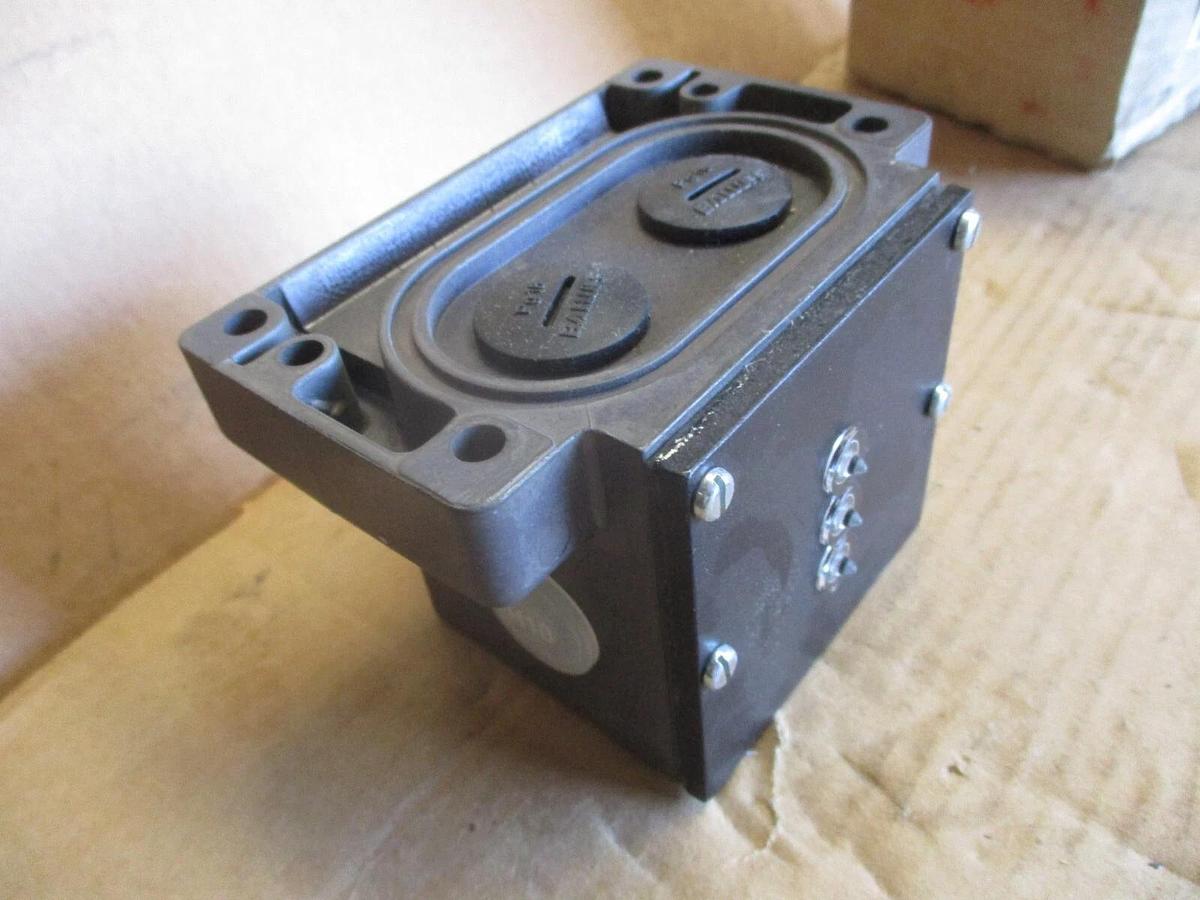 BALLUFF BES-516-KHG-12-602-11 PROXIMITY SWITCH, #791031J NIB