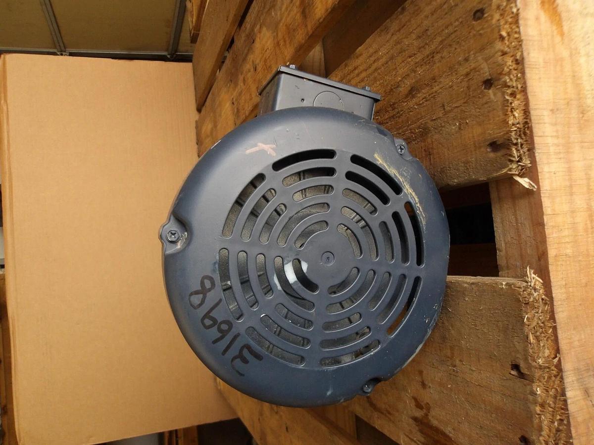 Used LEESON 1 HP MOTOR, FR 56C, 1725 RPM, 208-230/460 V, #11211045G NEW