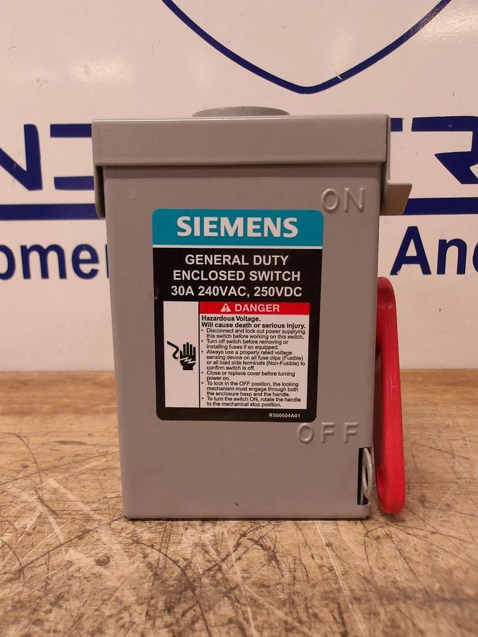 Used SIEMENS 30 AMP ENCLOSED SWITCH 240VAC/250VDC, #771003G NEW