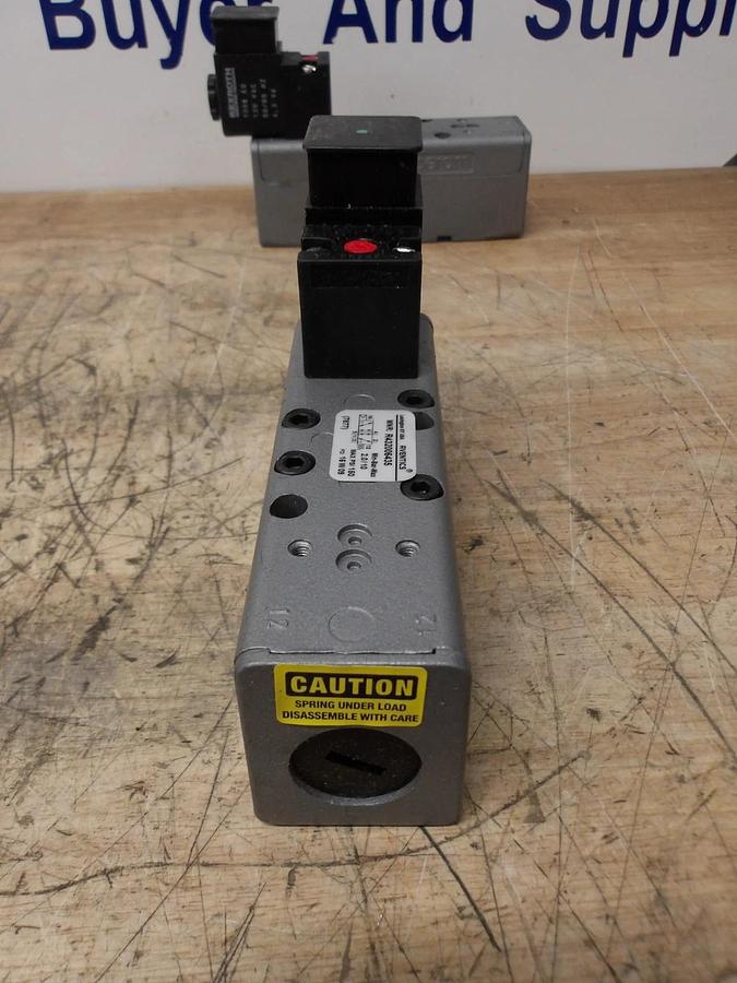 Used REXROTH AVENTICS R432006435 PNEUMATIC DIRECTIONAL VALVE (LOT OF 2) #58950G NEW