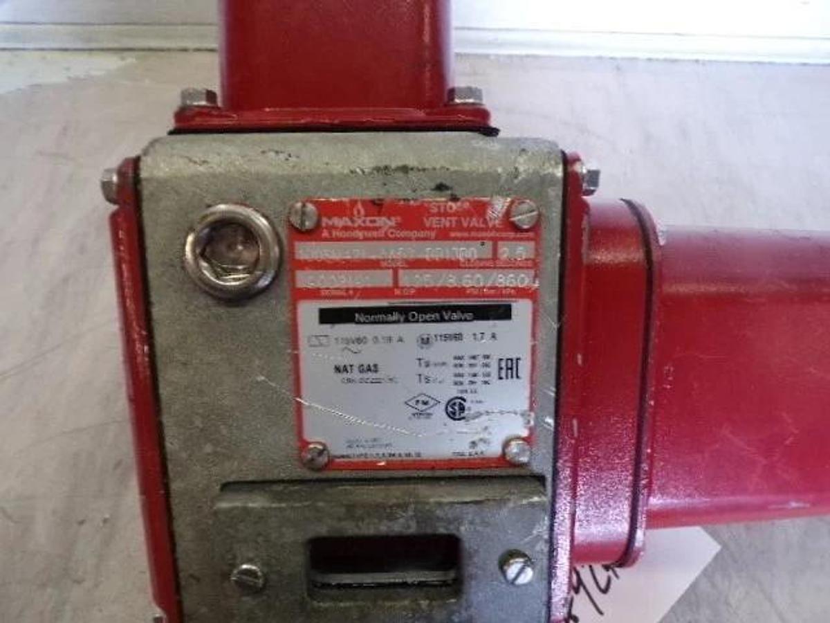 Used MAXON "STO" VENT VALVE 100SMA21-AA52-BB13B0, #42921L USED