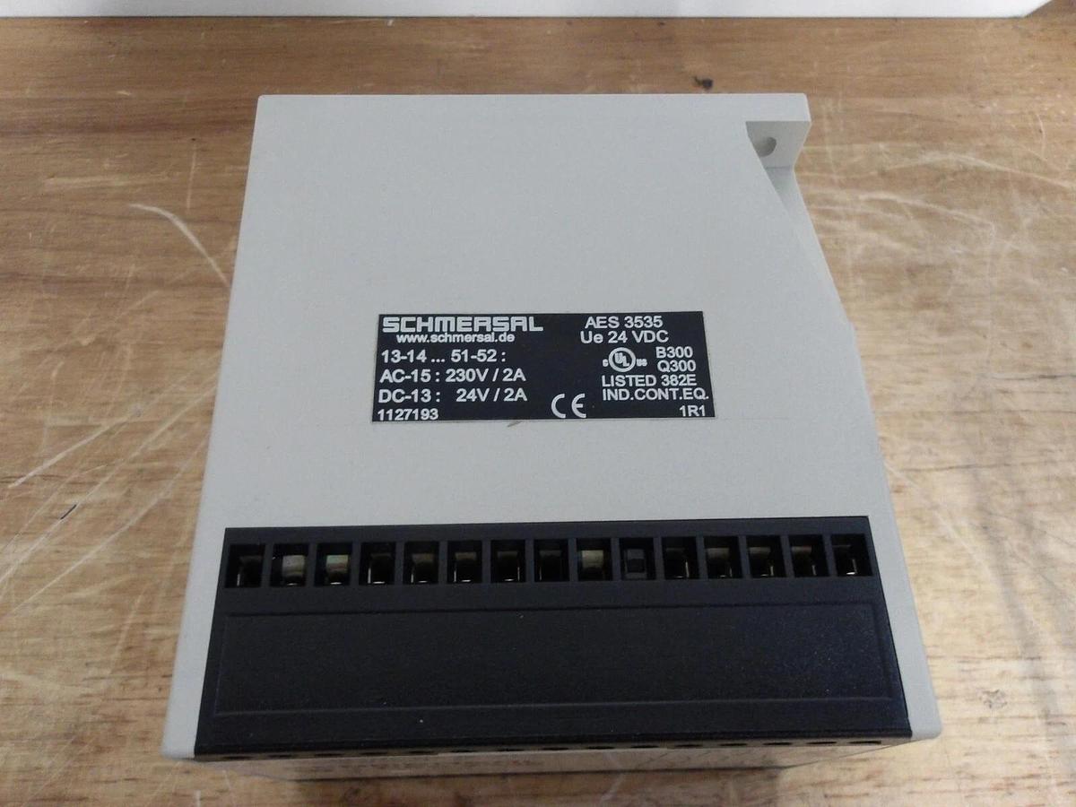 SCHMERSAL AES 3535 24 VDC SAFETY CONTROLLER, #3121140G NIB
