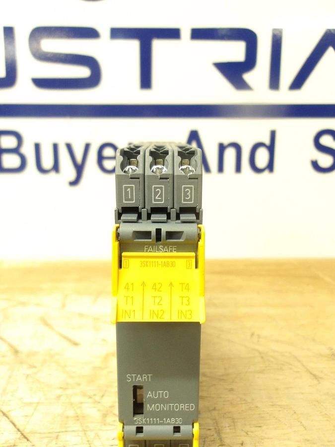 SIEMENS 35K1111-1AB30 SAFETY RELAY 24 V, #715912G NIB