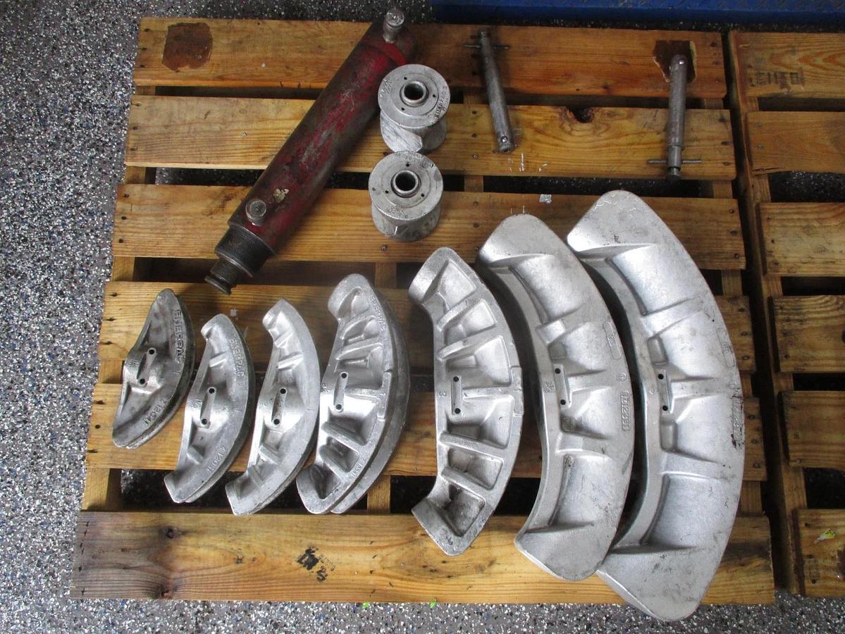 Used ENERPAC HYDRAULIC PIPE BENDING SET IN JOBOX (ASSORTED SIZES) #39206J USED