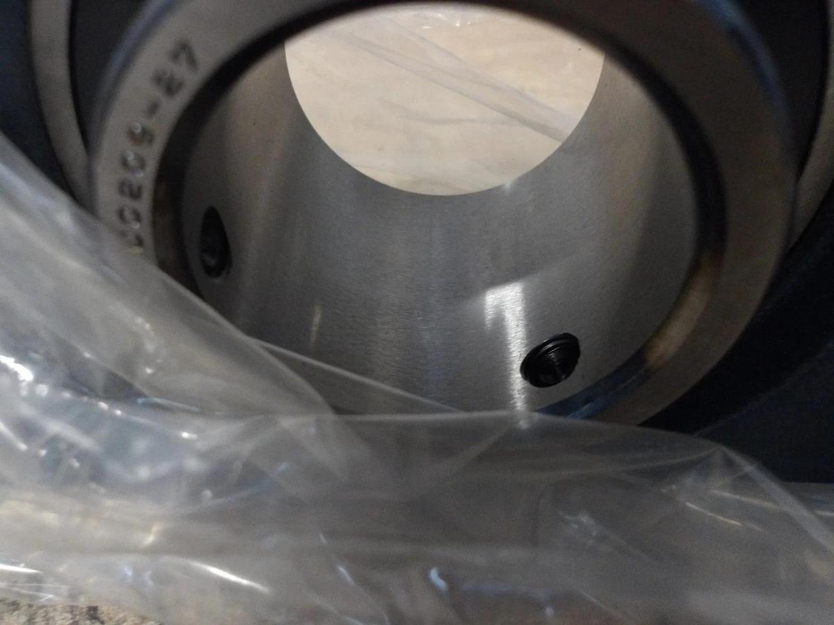 AMI P200 PILLOW BLOCK BEARING 1-11/16" BORE, #727305G NIB