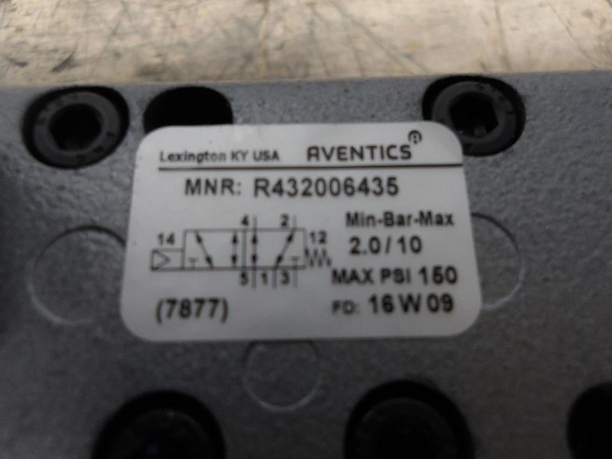 Used REXROTH AVENTICS R432006435 PNEUMATIC DIRECTIONAL VALVE (LOT OF 2) #58950G NEW