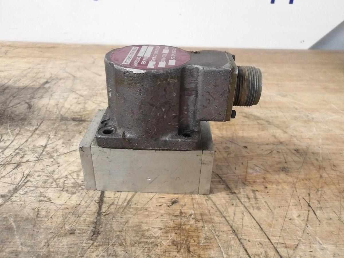 Used ATCHLEY 211A-300 SERVO VALVE (LOT OF 2) #815940G PARTS ONLY