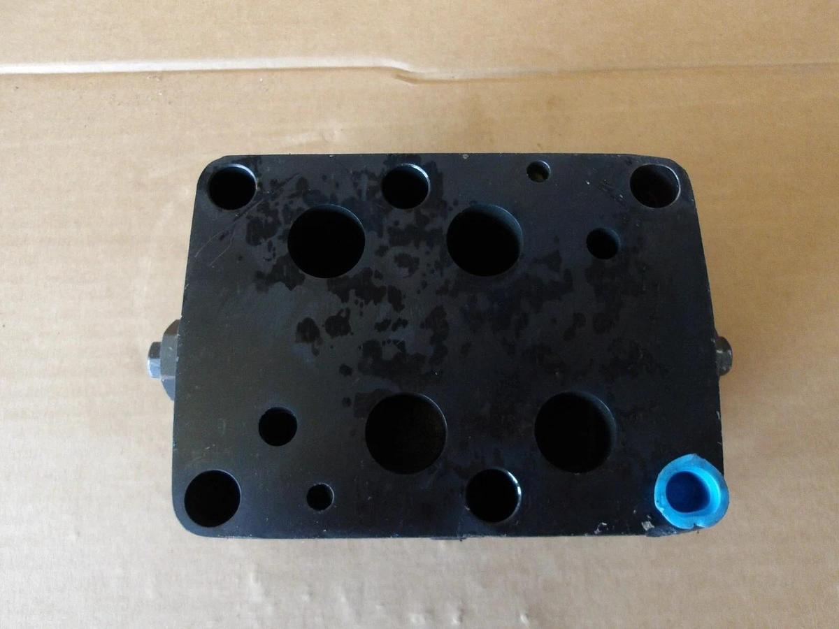 Used EATON VICKERS DGFN-06-50 HYDRAULIC BLOCK, #104951G NEW