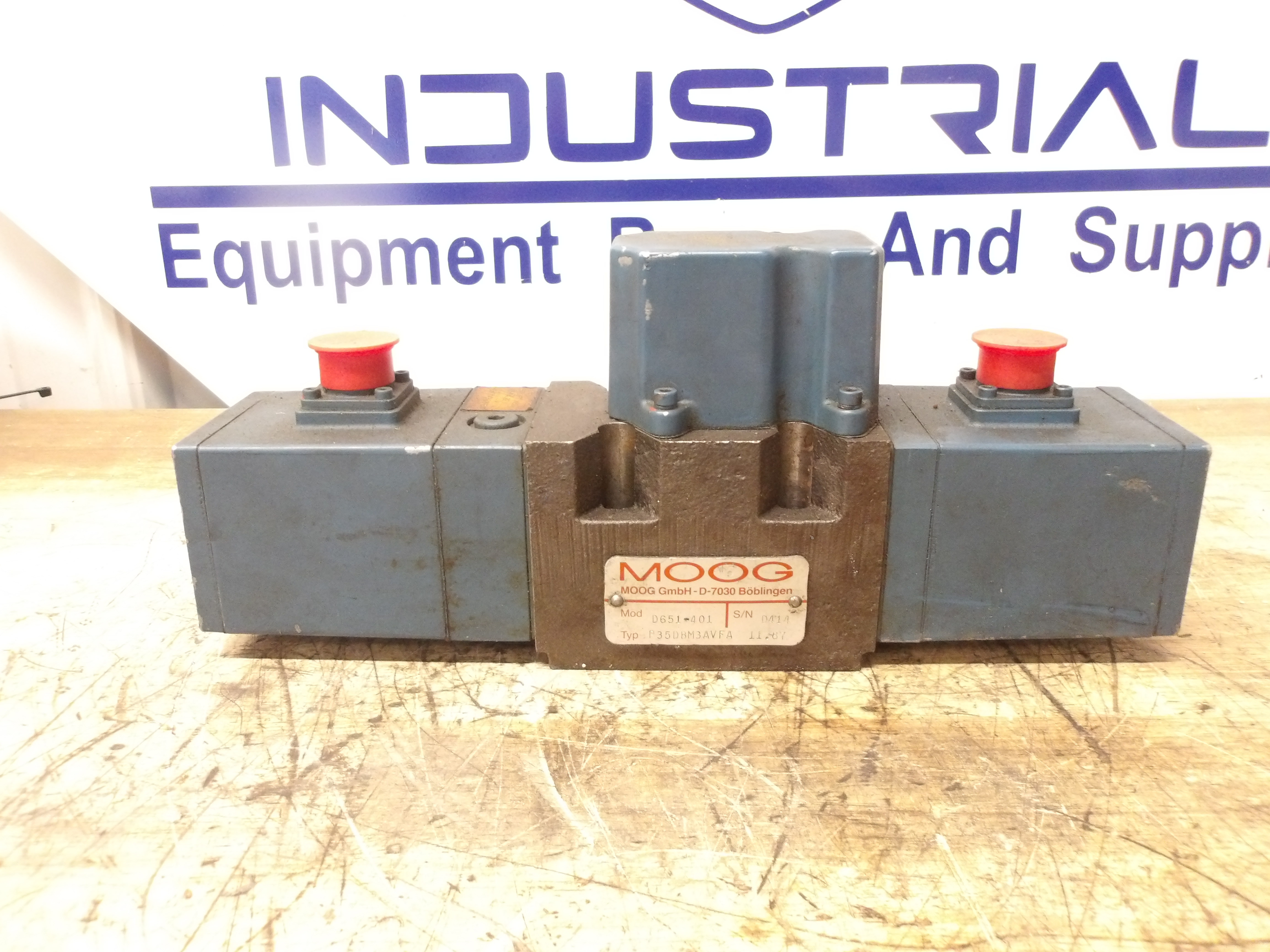 Used MOOG D651-401/P35DBM3AVFA SERVO PROPORTIONAL VALVE