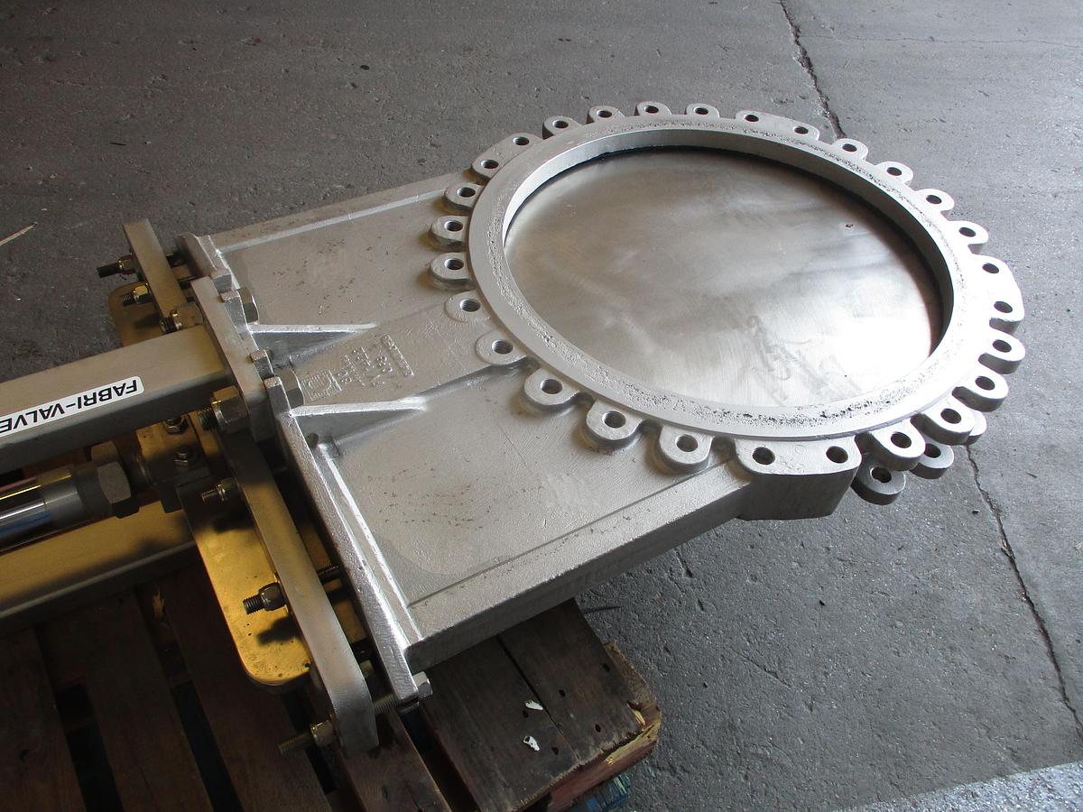 Refurbished FABRI-VALVE 30" PNEUMATIC STAINLESS KNIFE GATE VALVE