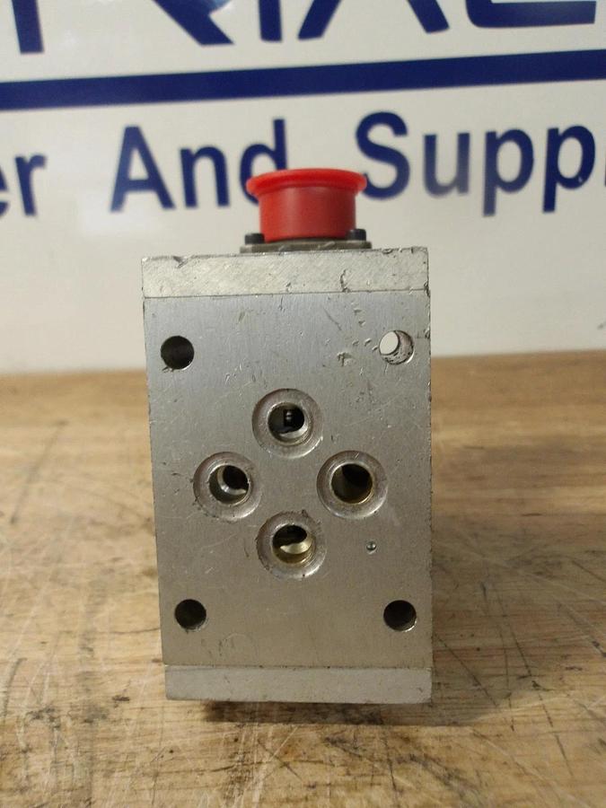 Used MOOG 211A-510-5 SERVO VALVE (LOT OF 2) #8141118G PARTS ONLY