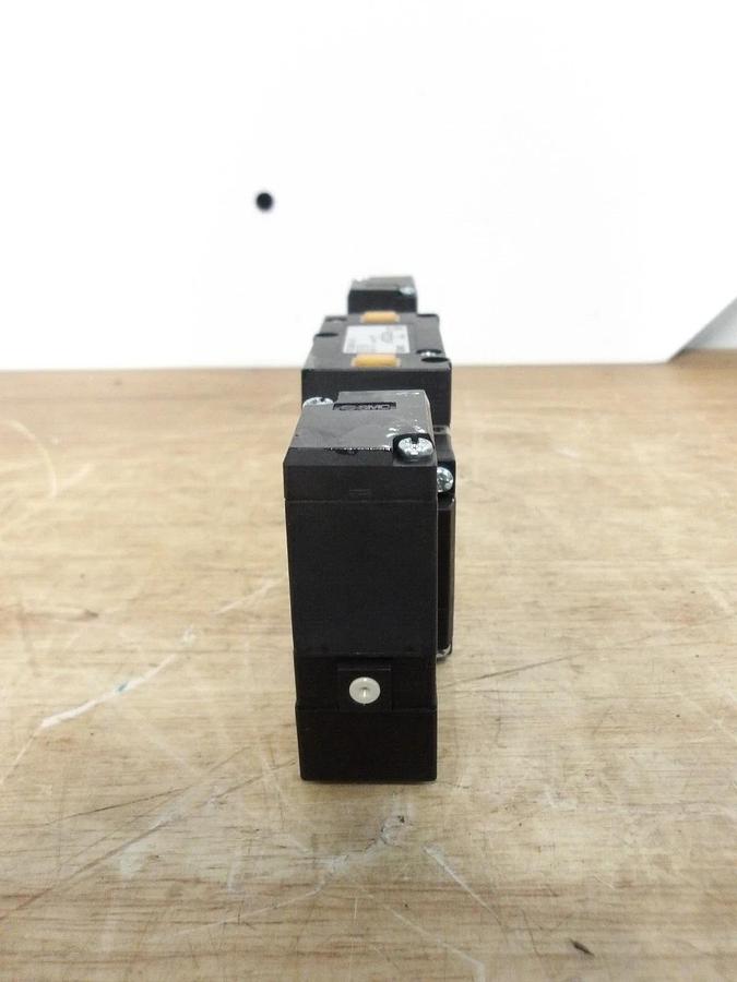 Used SMC VFS3600-5FZ PNEUMATIC SOLENOID VALVE, #371053G NEW