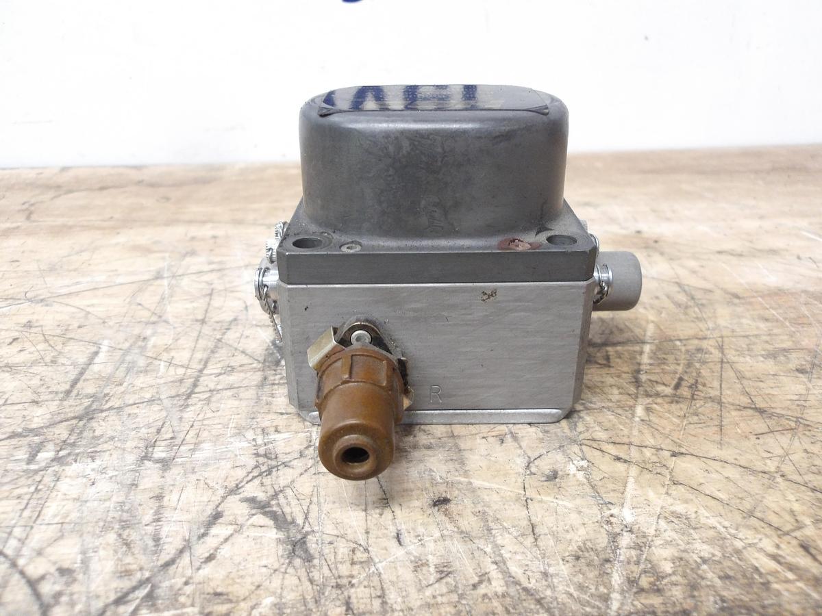 Used MOOG 21-123A/010-25927 SERVO VALVE