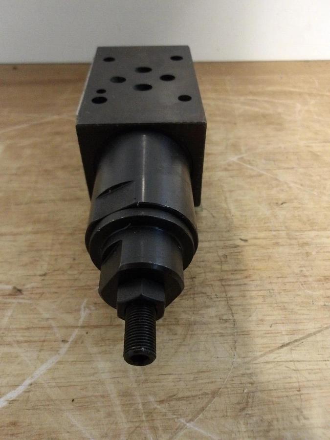 Used EATON VICKERS DCMX2-3-PP-BW-S-40 PRESSURE REDUCING VALVE, #37830G NEW