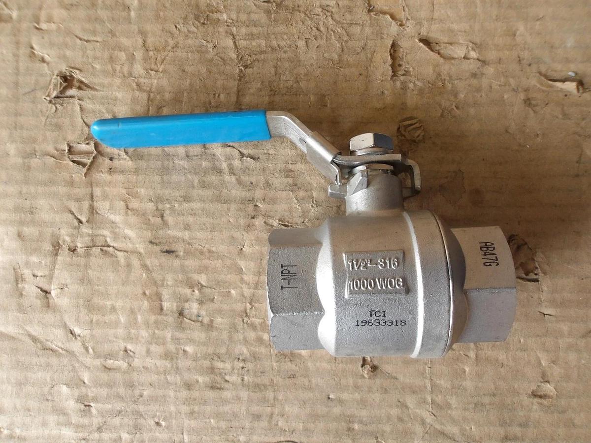 Used PINACLE 1-1/2" S/S BALL VALVE, #813810G NEW