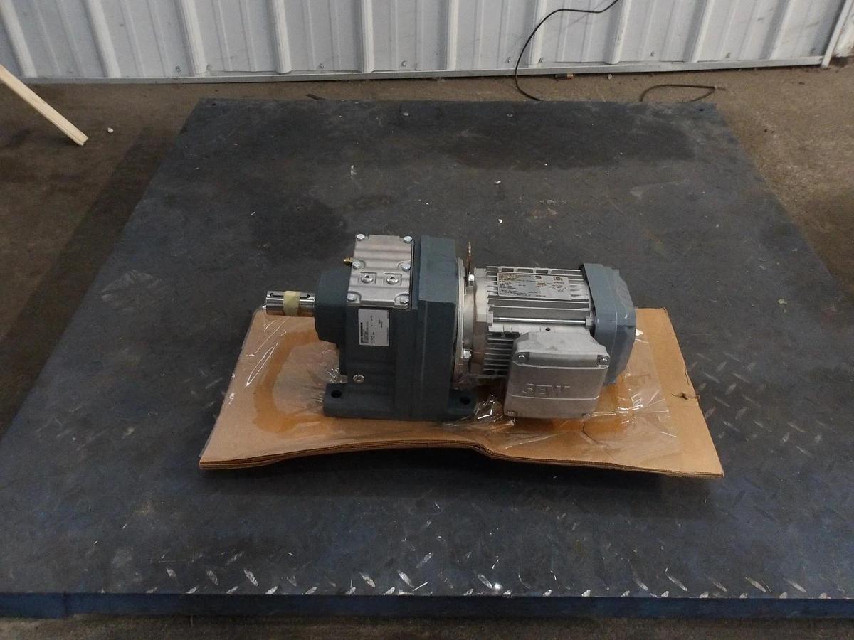 SEW EURODRIVE 1/2 HP GEARMOTOR, #912851G NIB