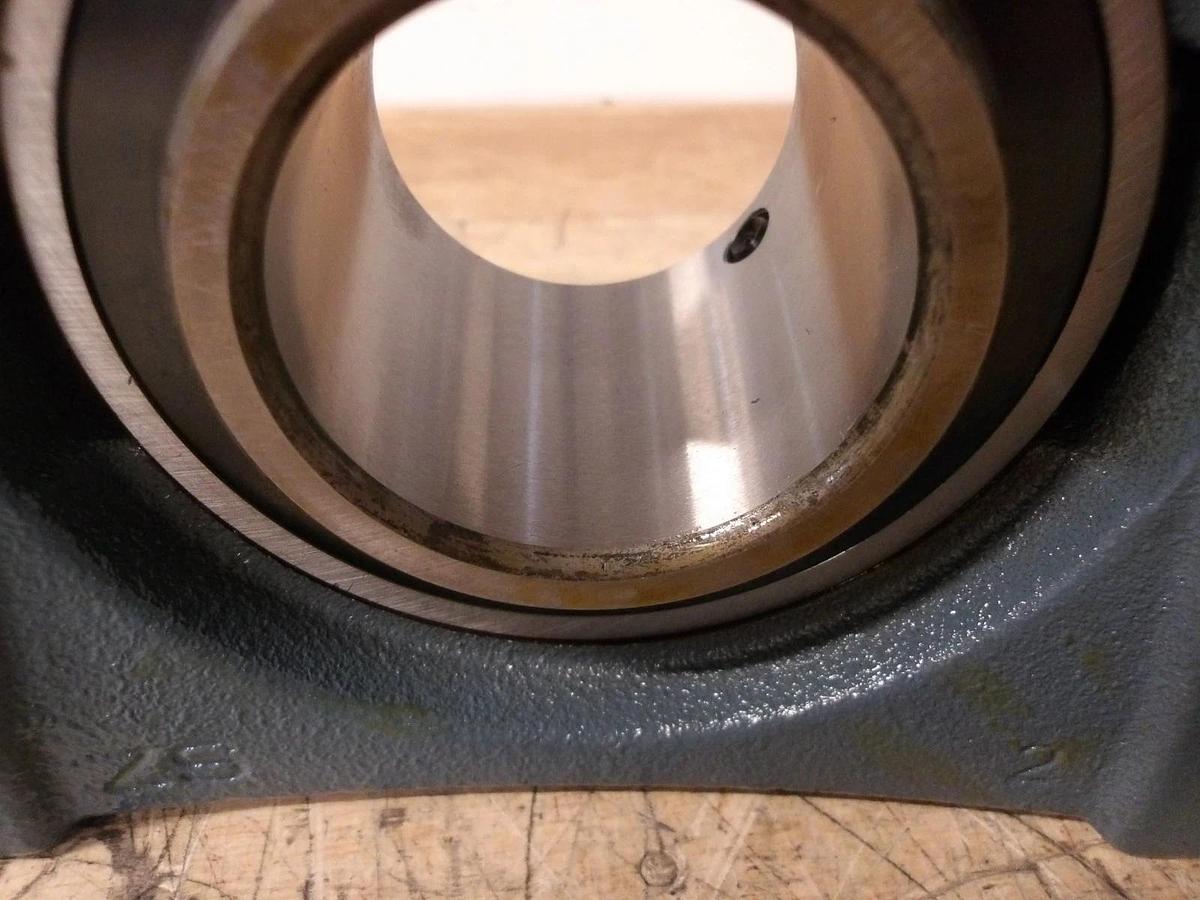 AMI UCP209-28 PILLOW BLOCK BEARING 1-3/4" BORE, #728113G NIB