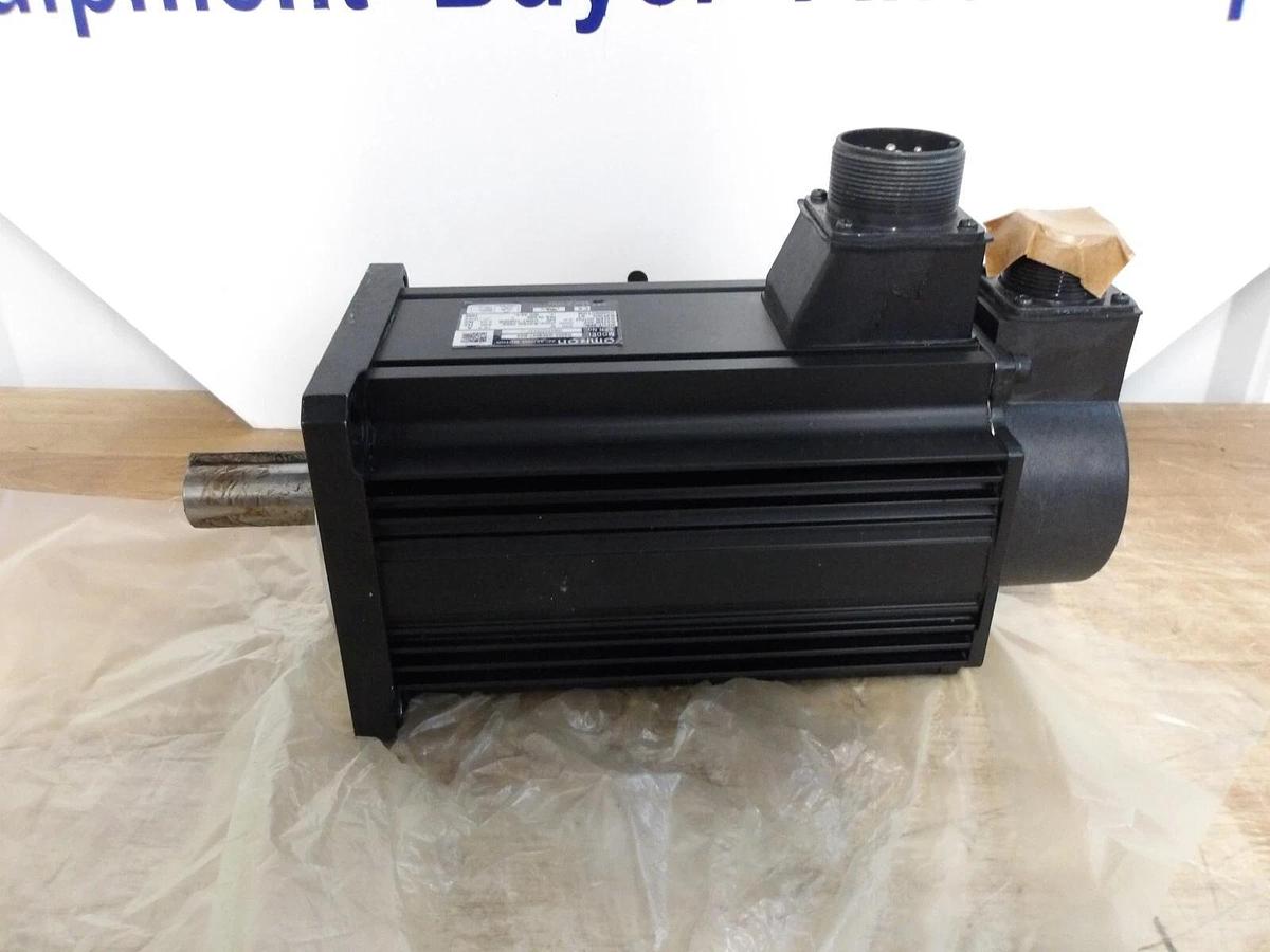 OMRON AC SERVO MOTOR R88M-G3K030T-BS2, #326250G NIB