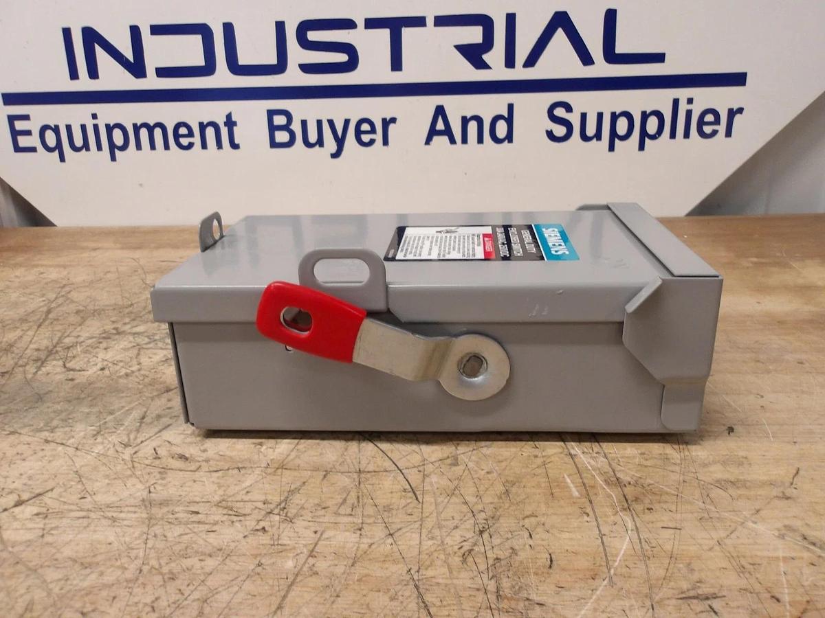 Used SIEMENS 30 AMP ENCLOSED SWITCH, 240AC-250DC V, #512940G NEW