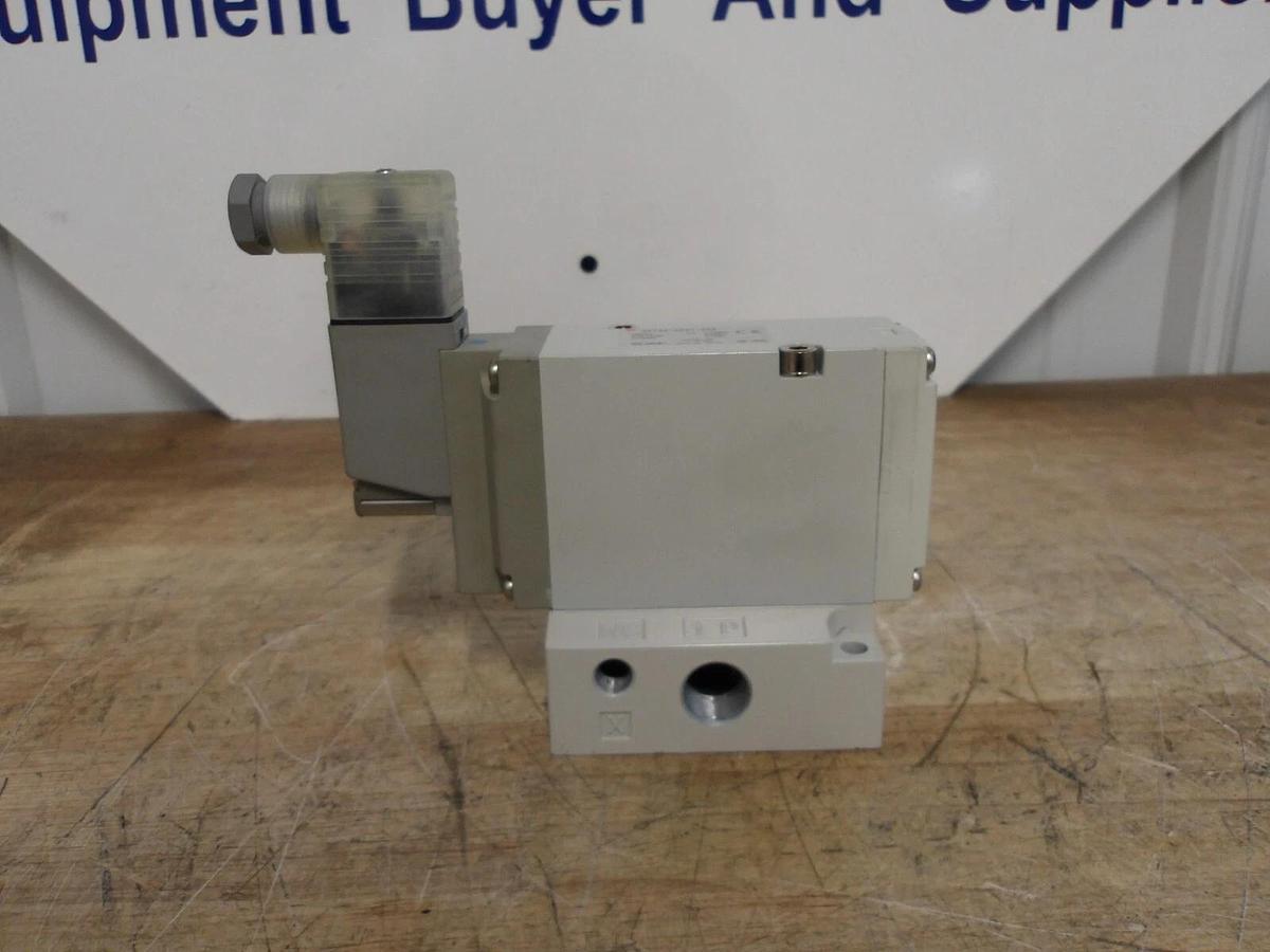 Used SMC VP744-5DZ1-03A PNEUMATIC SOLENOID VALVE, 24 VDC, #66208G NEW