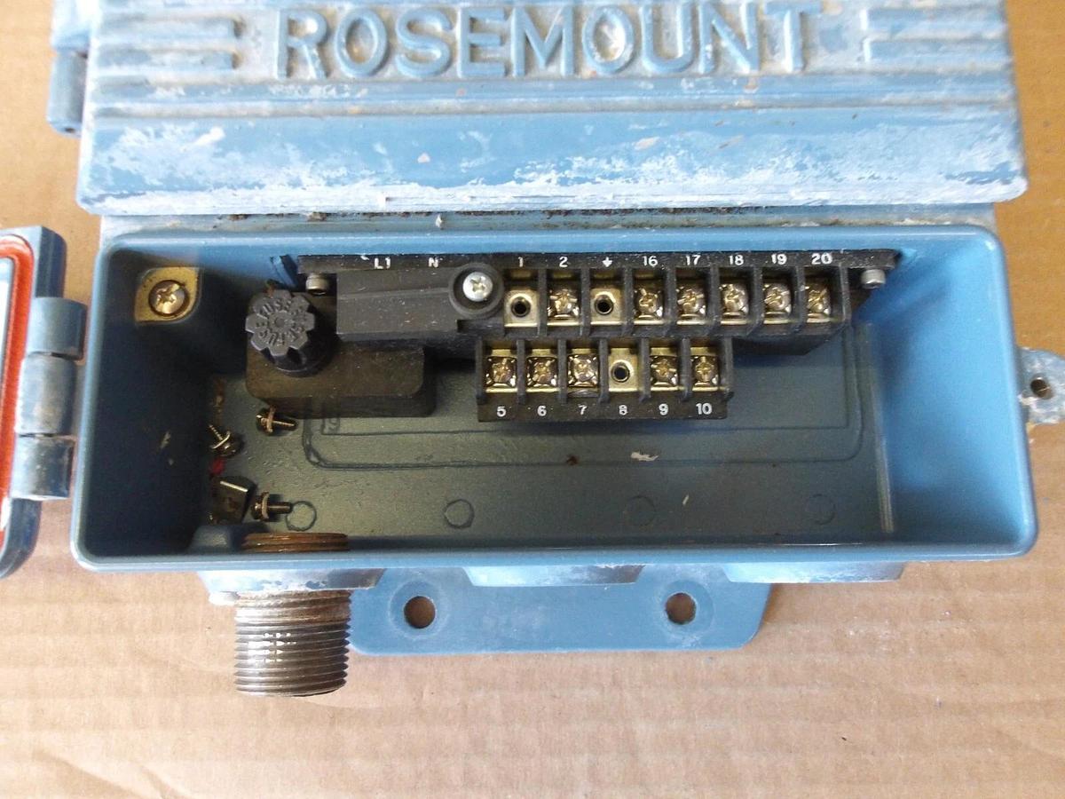 Used ROSEMOUNT 8712CR12 MAGNETIC FLOW TRANSMITTER, #627326G USED