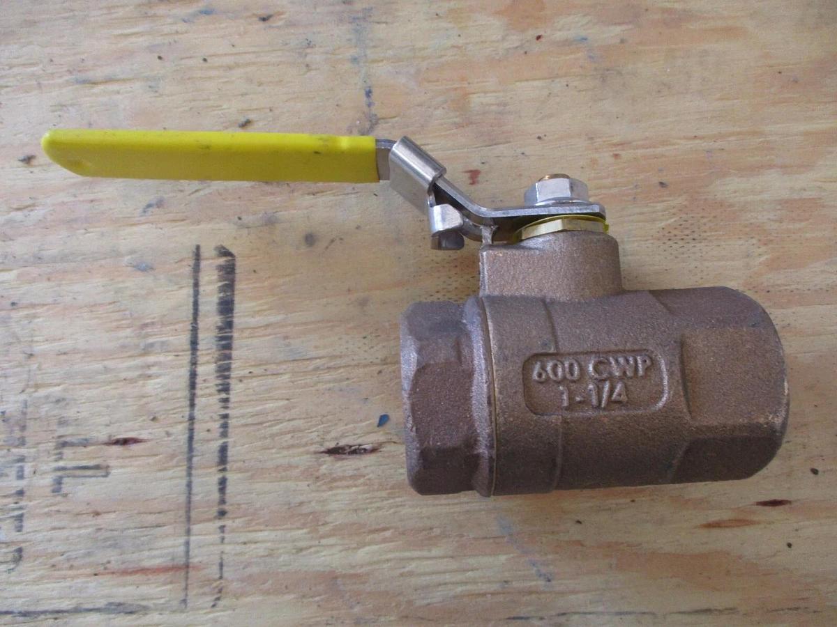 Used APOLLO 1-1/4" BRONZE BALL VALVE, #1171231J NEW