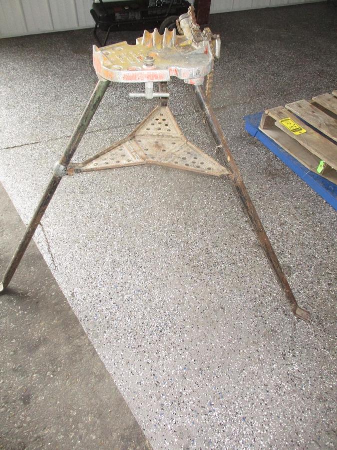 Used RIDGID NO. 450 TRISTAND 1/8" TO 5", #310138J USED