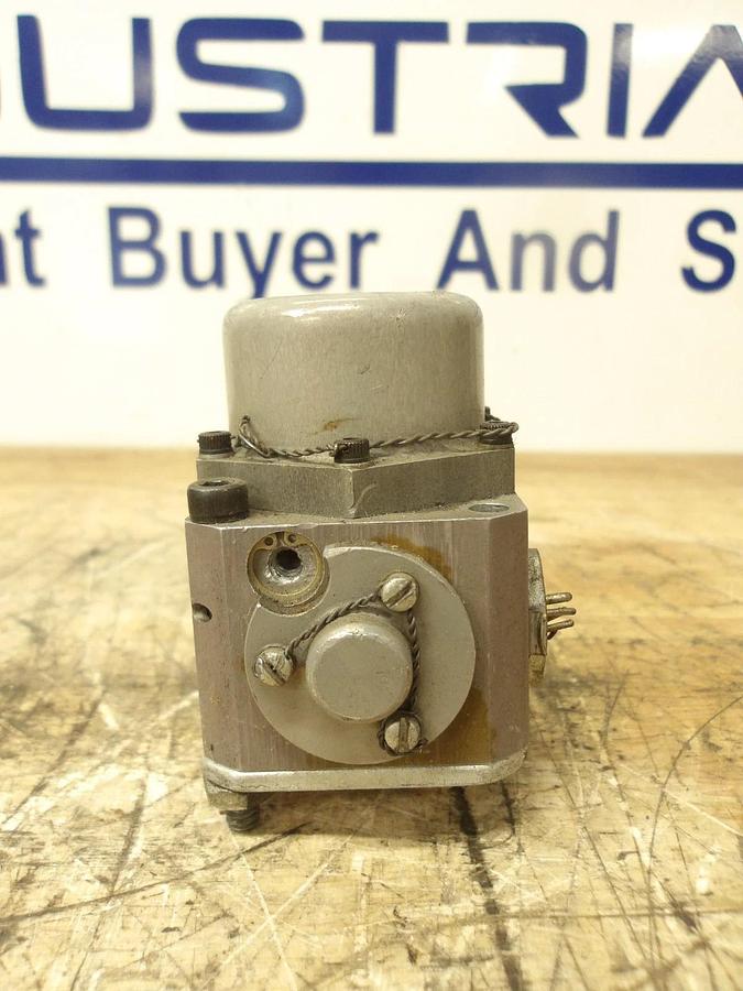Used MOOG 4389-500084-6 TRANSFER VALVE (LOT OF 3) #8261053G USED