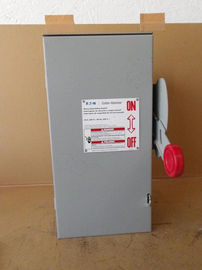 Used EATON CUTLER HAMMER 30 AMP SAFETY SWITCH DH221NRK, #620340G NEW
