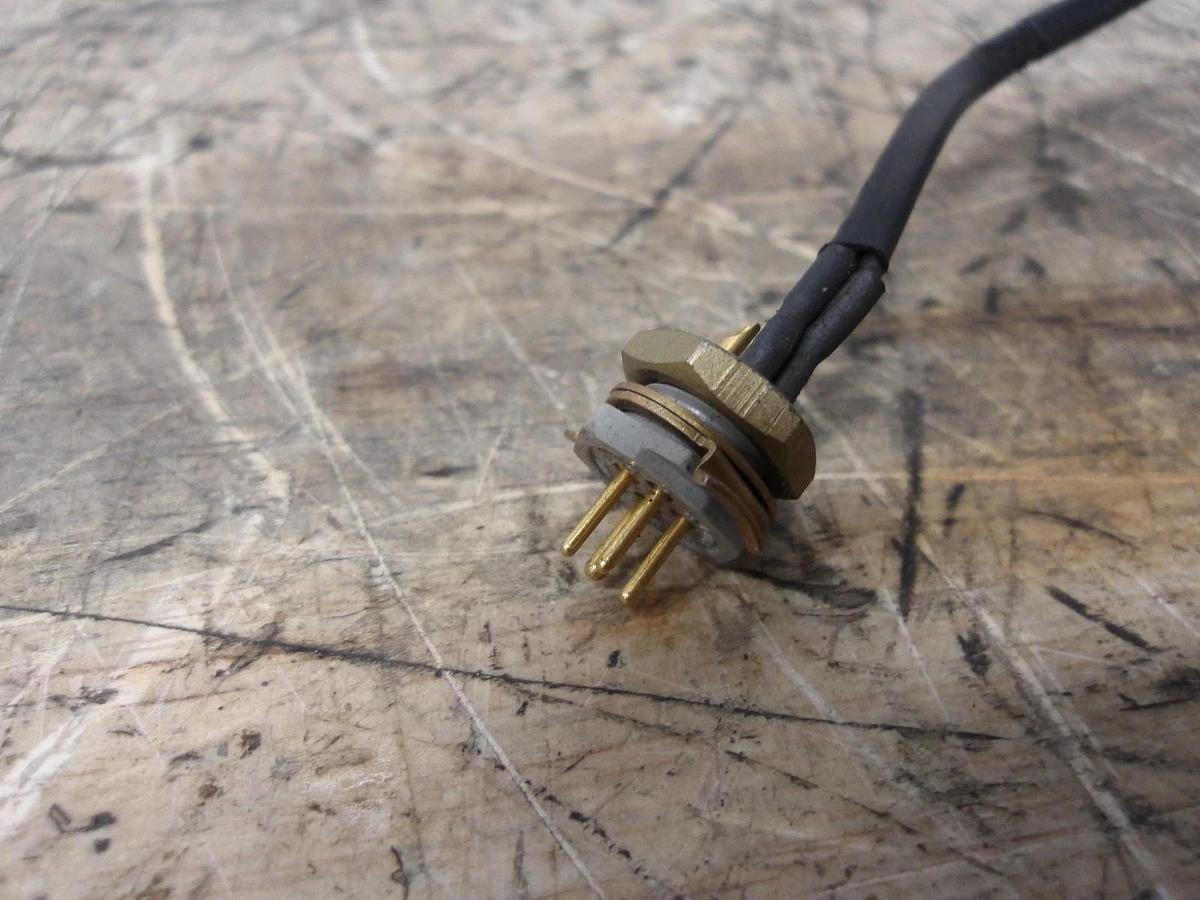 Used TEXTRON 22253962-002 SERVO VALVE, #8261112G USED