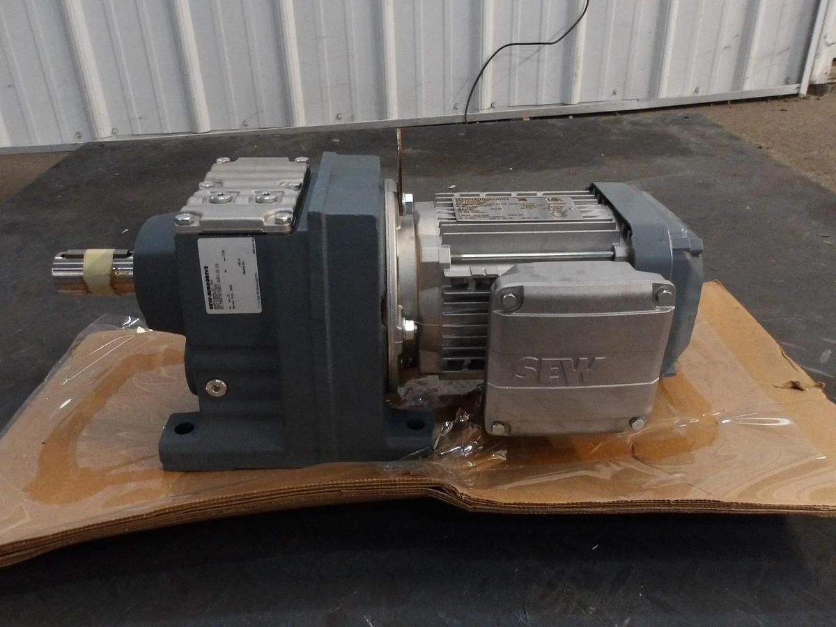 SEW EURODRIVE 1/2 HP GEARMOTOR, #912851G NIB