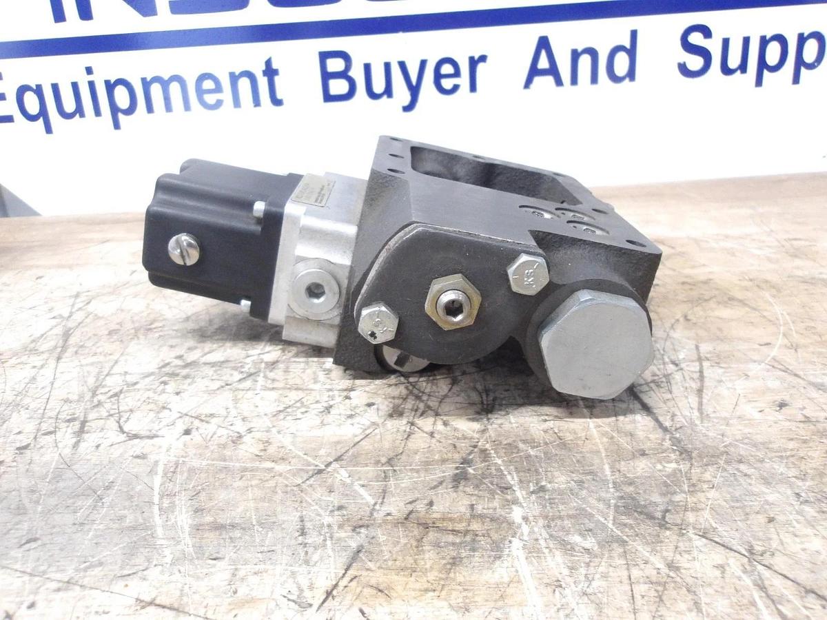 Used SAUER SUNDSTRAND MCV101A1214 SERVO & CONTROL VALVE, #826251G USED
