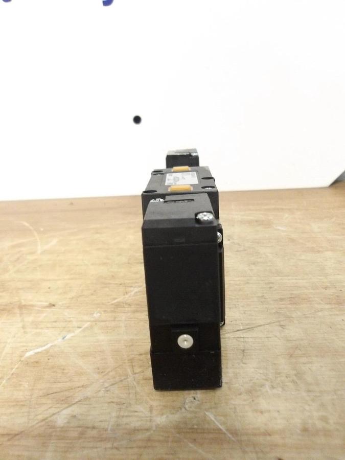 Used SMC VFS3600-5FZ PNEUMATIC SOLENOID VALVE, #371053G NEW