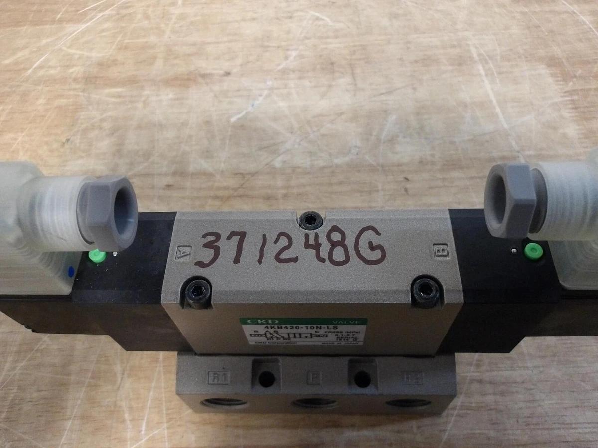 Used CKD 4KB420-10N-LS PNEUMATIC SOLENOID VALVE, #371248G NEW