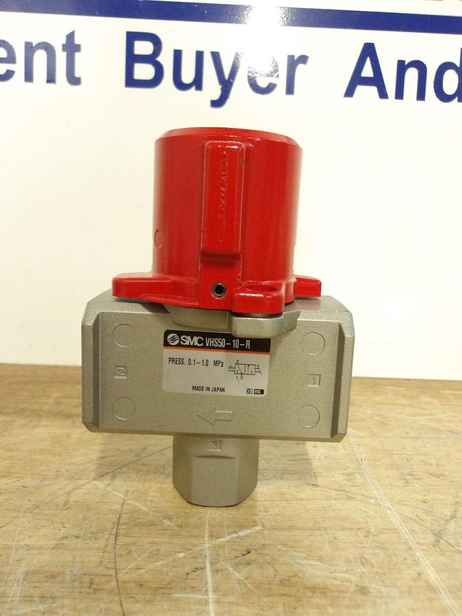 Used SMC VHS50-10-R SHUT OFF VALVE 1" X 1/2", #62900G NEW