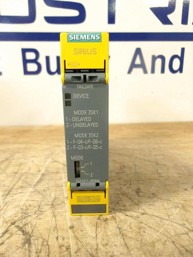 SIEMENS 13 AMP SAFETY RELAY 24-240 V (LOT OF 2) #771056G NIB