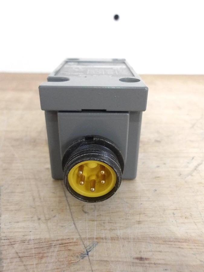 Used ALLEN BRADLEY 802T-DPJ1 LIMIT SWITCH, #56204G USED