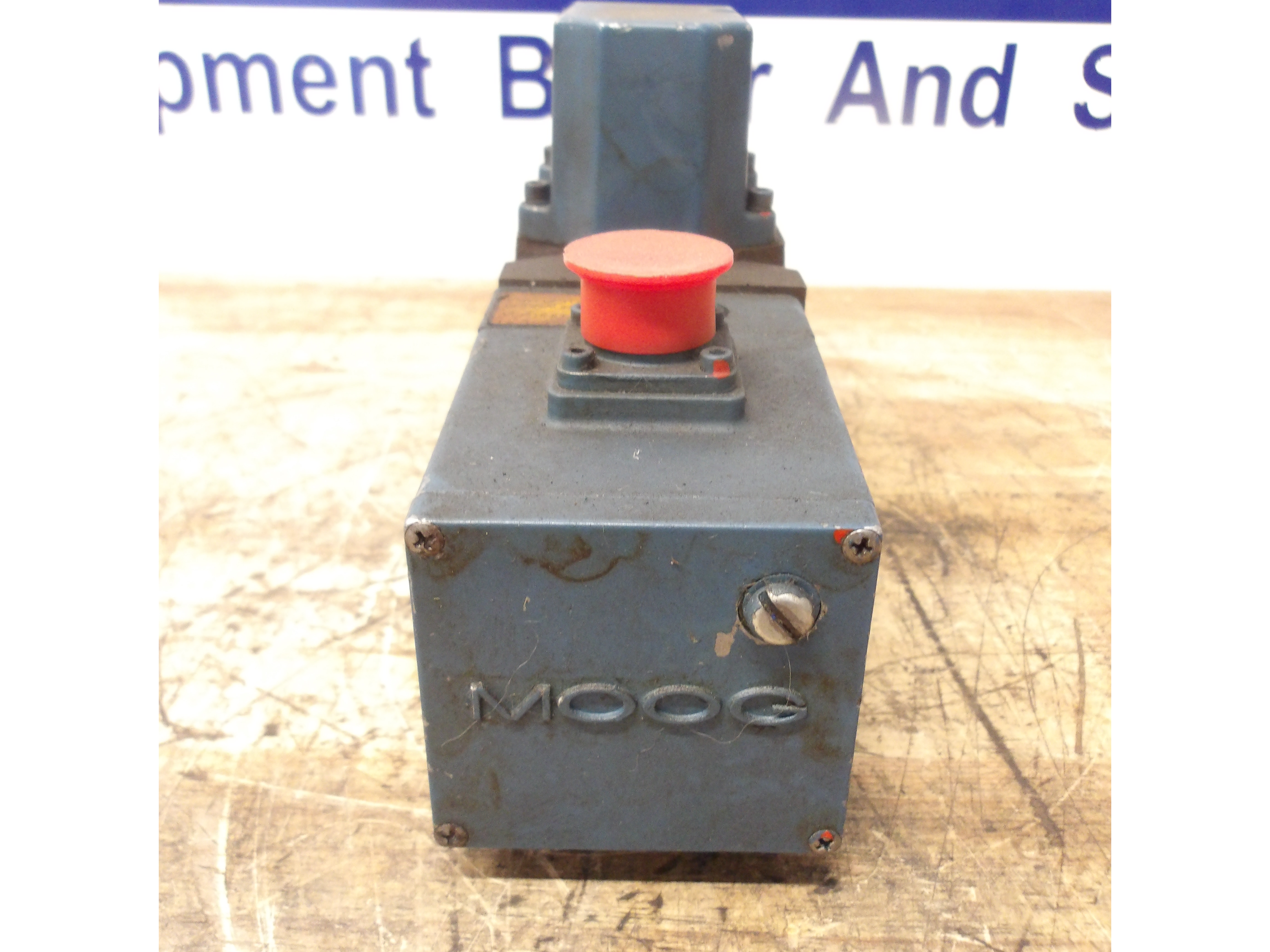 Used MOOG D651-401/P35DBM3AVFA SERVO PROPORTIONAL VALVE