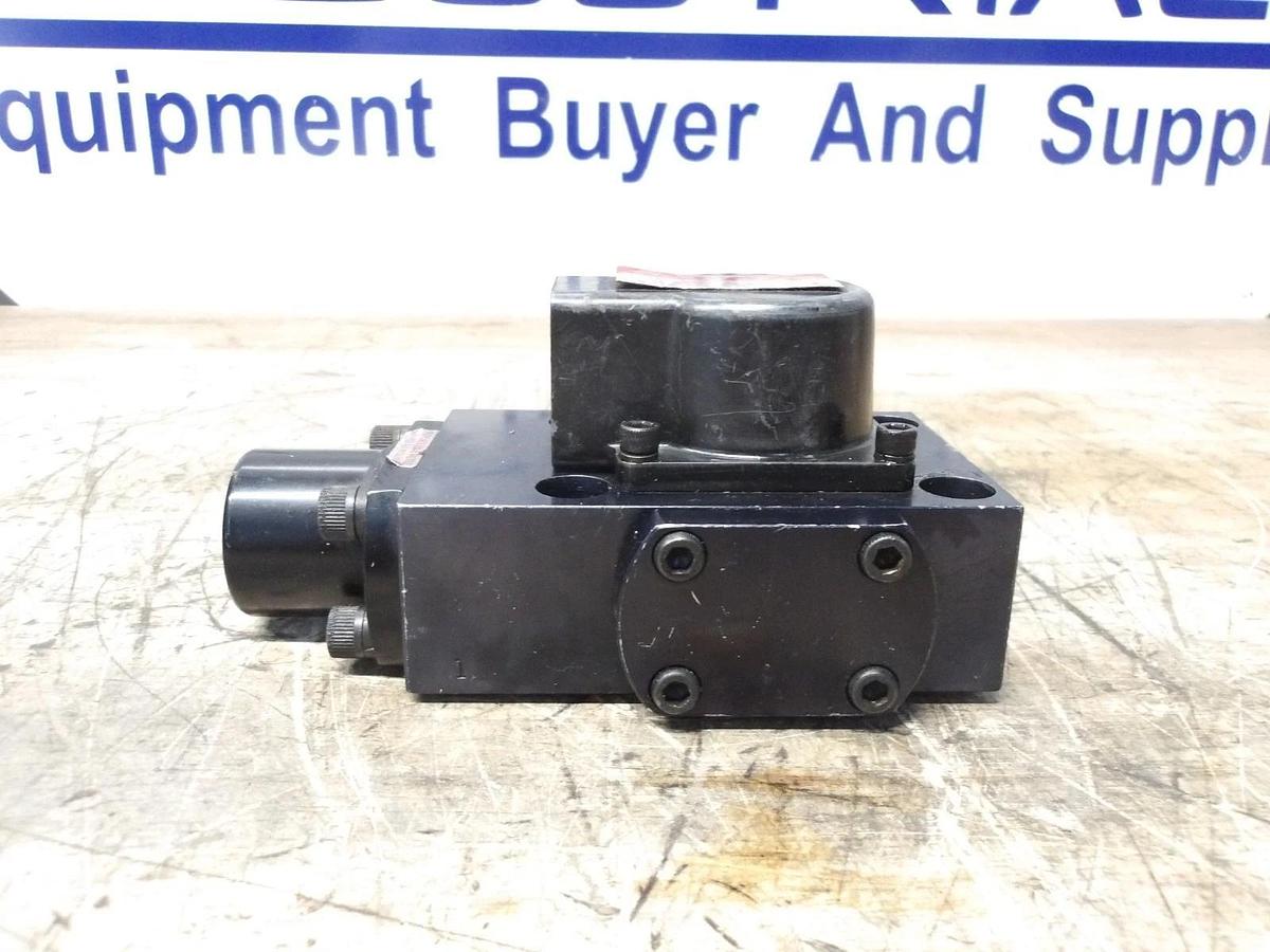 Used MOOG 73-104 SERVO VALVE, #8261008G PARTS ONLY