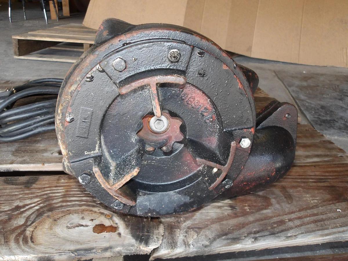 Used ABS 2" SUBMERSIBLE PUMP .5 HP, 118 GPM, #1111110G NEW (WEATHERED)