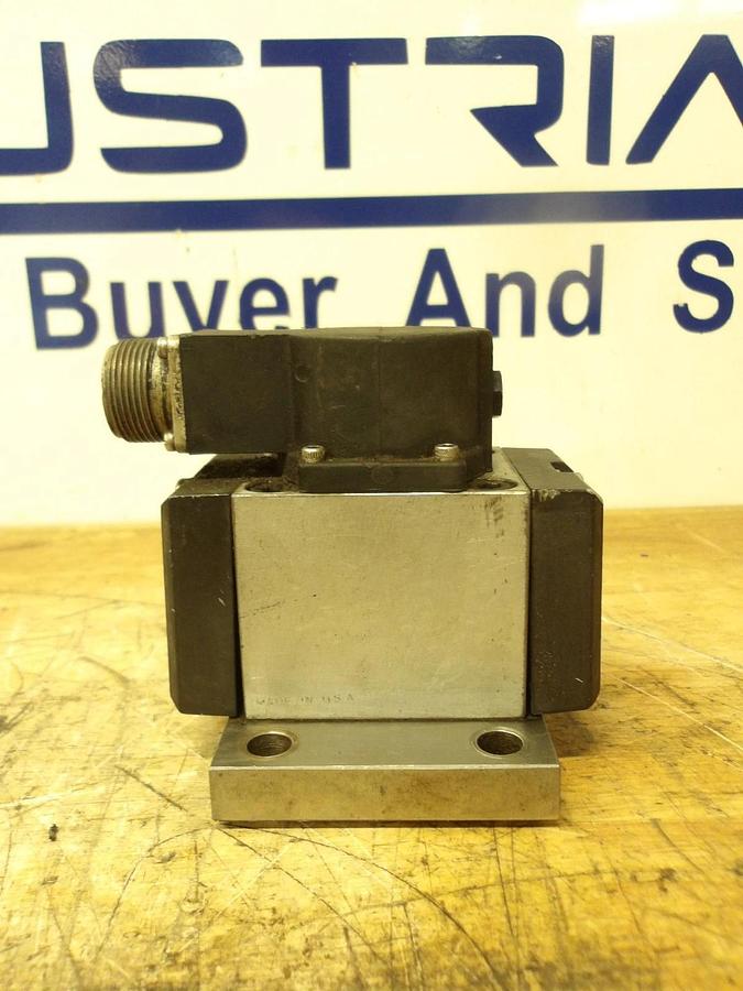 Used KOEHRING 161M-100-100-1000 SERVO VALVE, #821923G USED