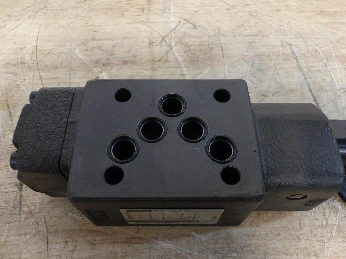 Used NACHI OG-G03-BC-J51 HYDRAULIC MODULAR VALVE, #66157G NEW